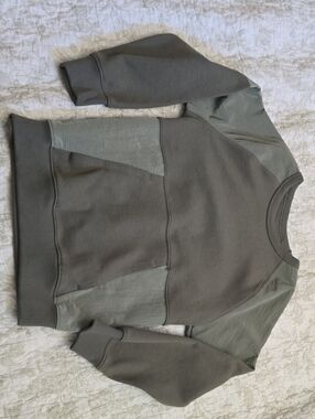 GAP Men's Crewneck Sweater in Olive